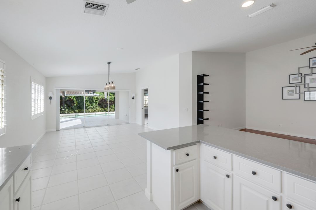 4155 St George Ln, Naples, FL 34119