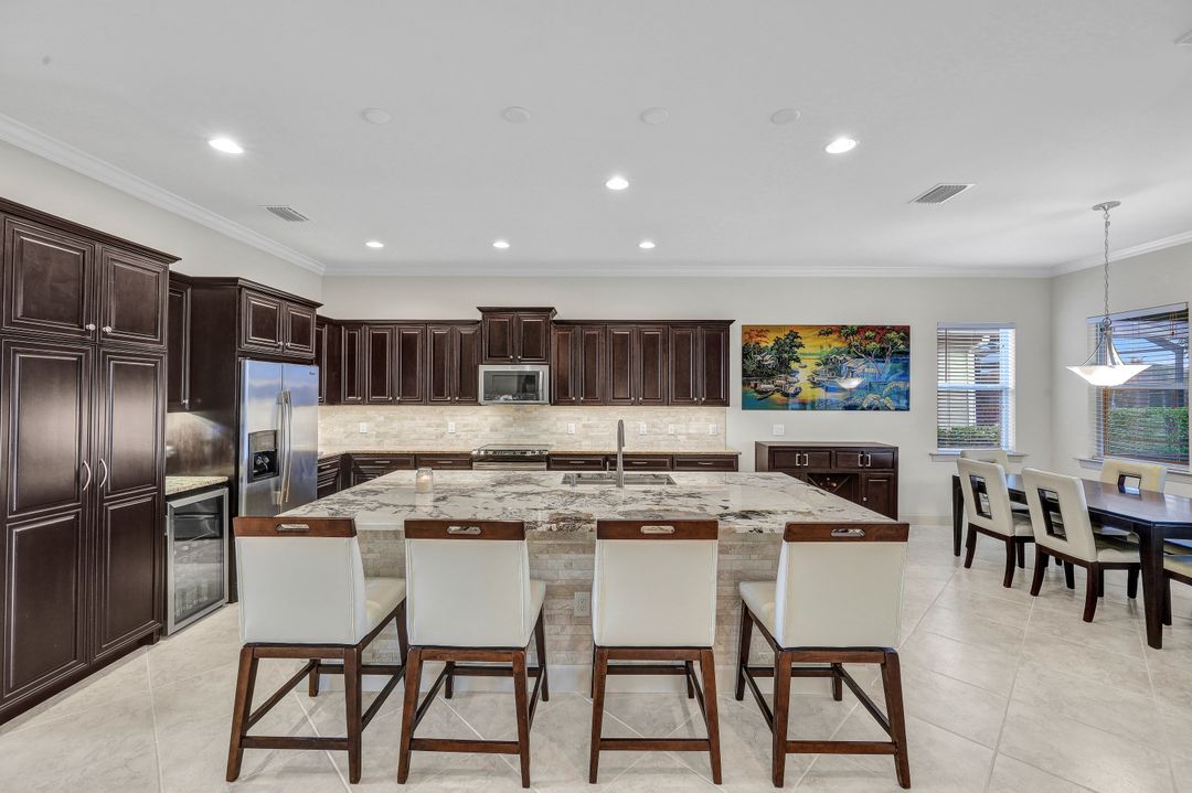 9111 Graphite Cir, Naples, FL 34120