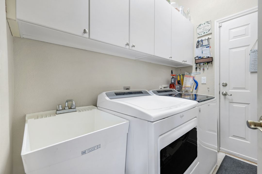 196 Skipping Stone Ln, Naples, FL 34119