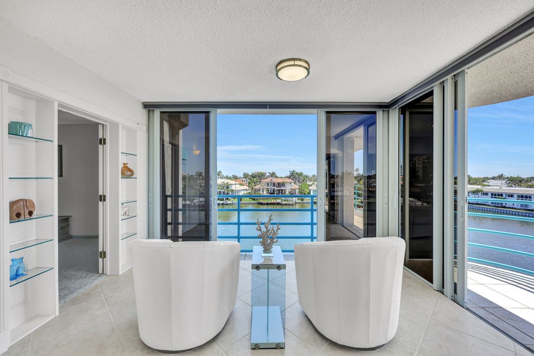 255 Park Shore Dr #341, Naples, FL 34103