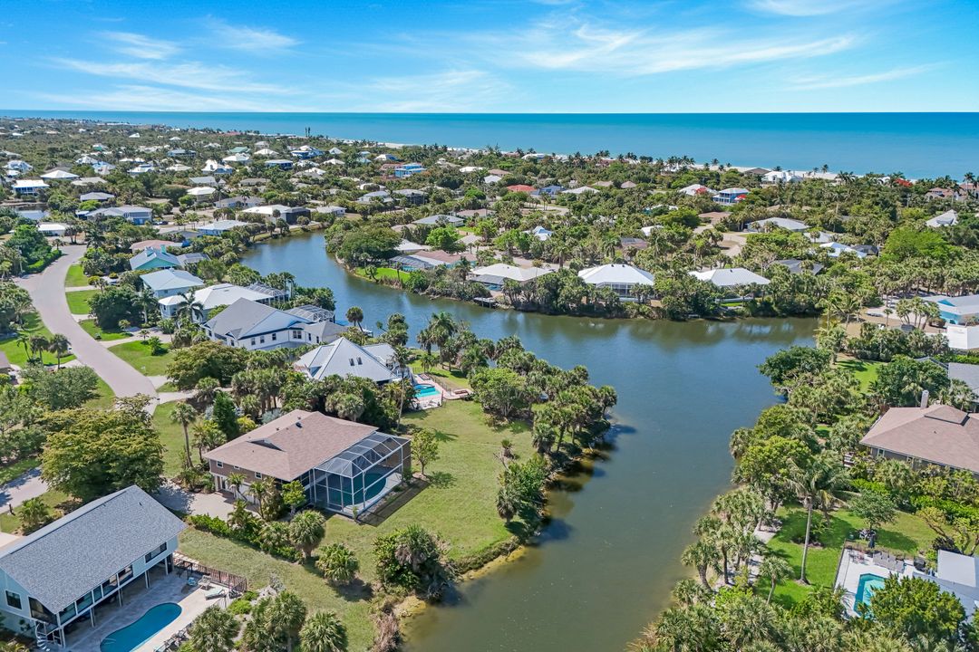 673 E Rocks Dr, Sanibel, FL 33957