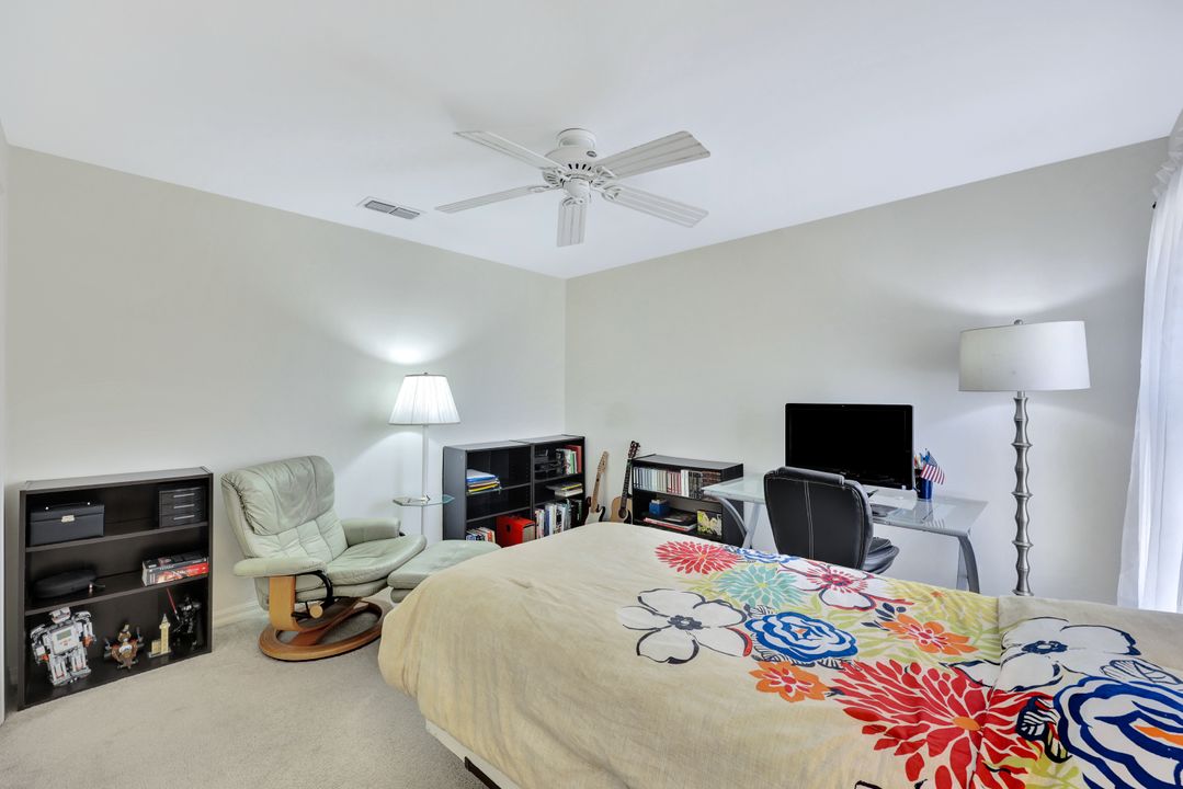 4910 Europa Dr, Naples, FL 34105