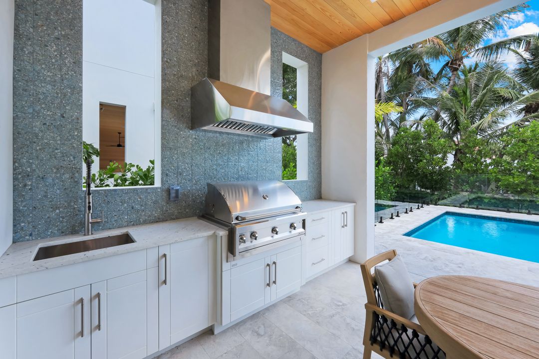 513 92nd Ave N, Naples, FL 34108