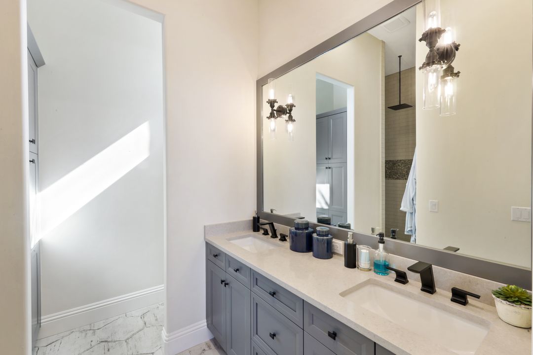 27194 Harbor Dr, Bonita Springs, FL 34135