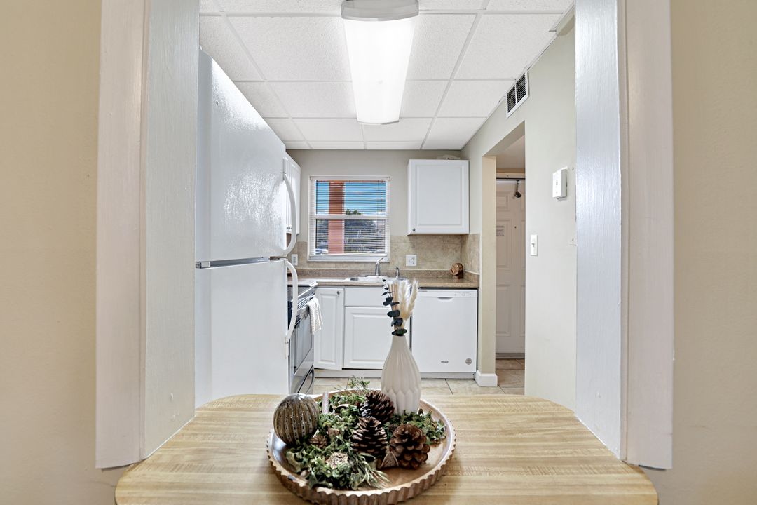 170 Turtle Lake Ct  #109, Naples, FL 34105