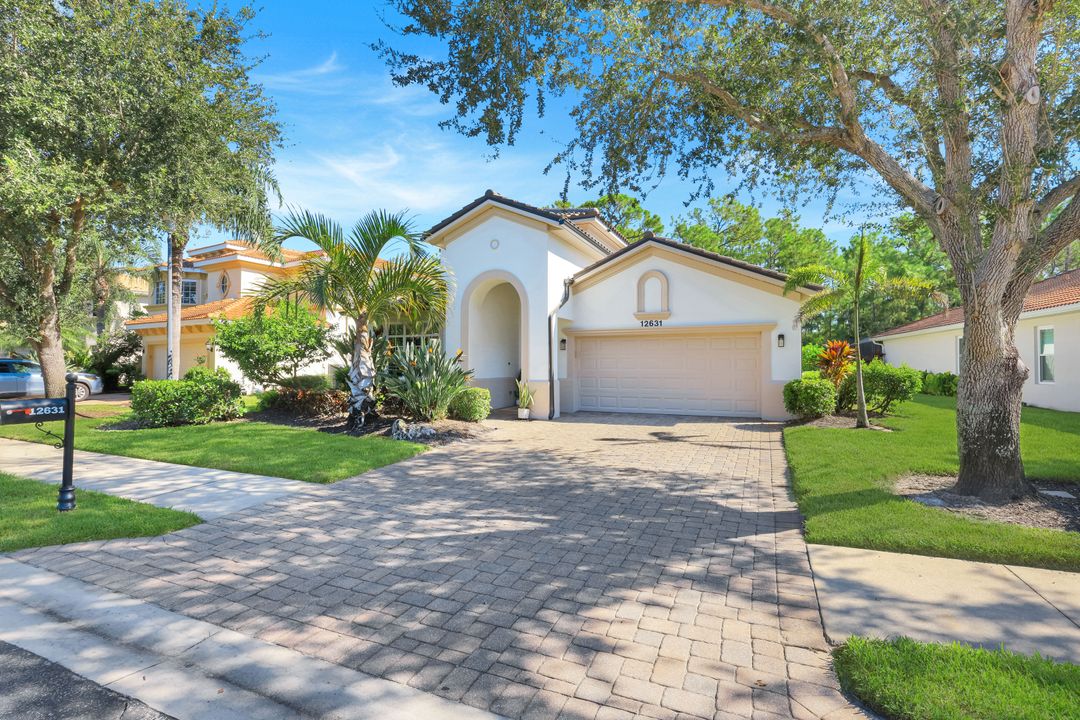 12631 Biscayne Ct, Naples, FL 34105
