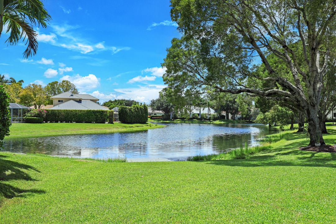 7998 Beaumont Ct, Naples, FL 34109