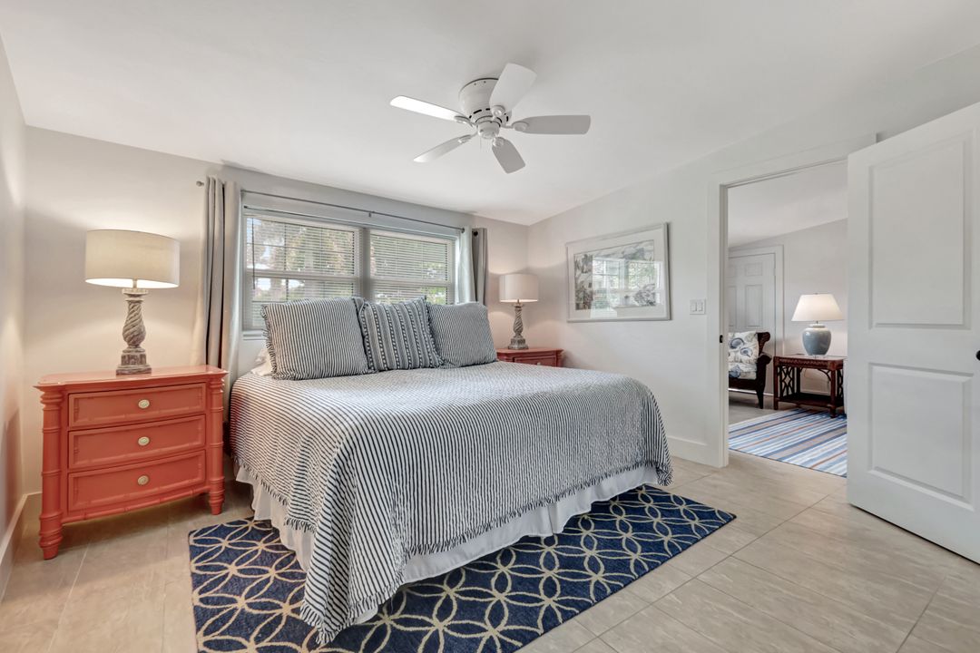 383 Harbour Dr #304, Naples, FL 34103