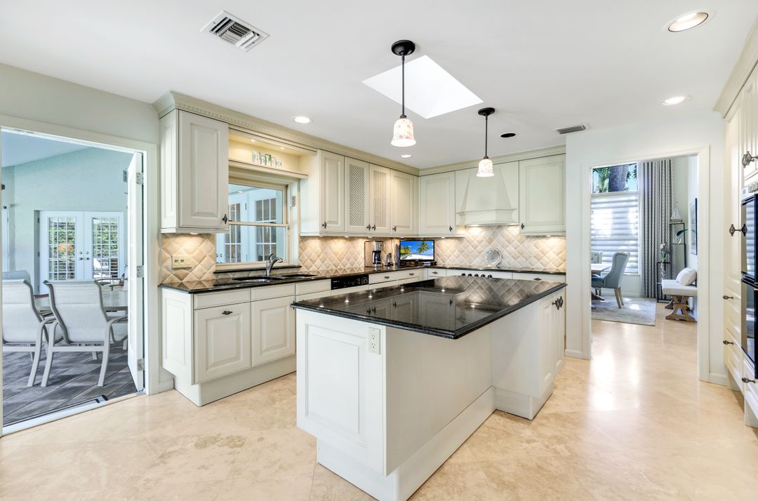 717 Pine Creek Ln, Naples, FL 34108