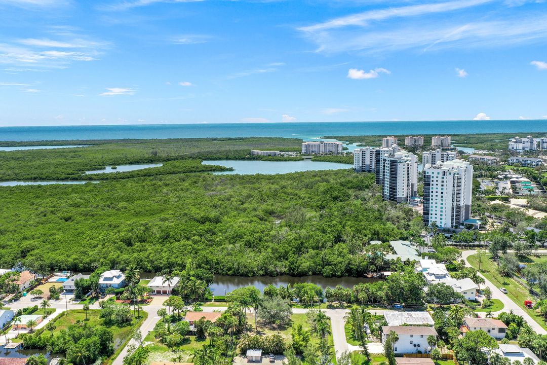 1300 Venetian Way, Naples, FL 34110