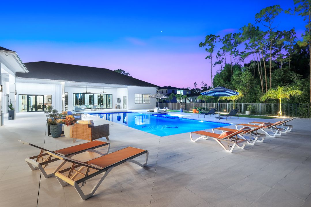 6677 Hunters Rd, Naples, FL 34109