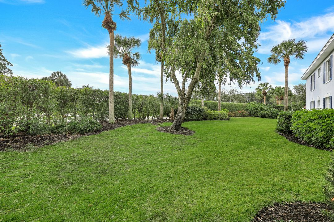 7108 Barrington Cir #2-102, Naples, FL 34108