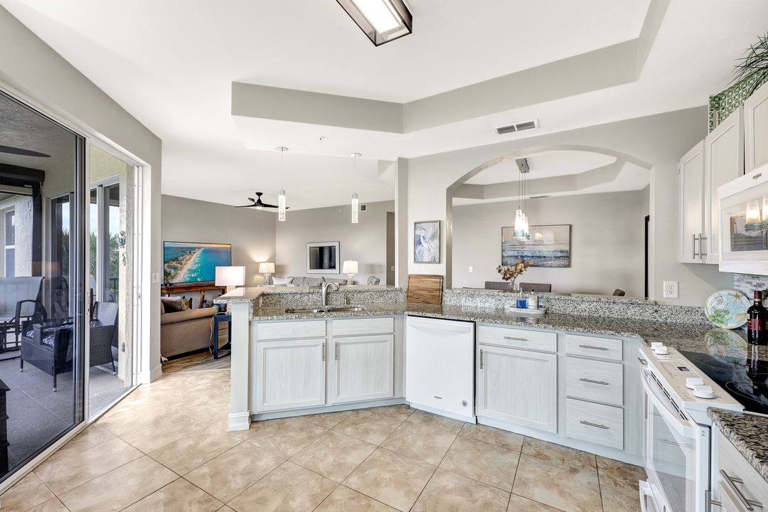 20800 Hammock Greens Ln #305, Estero, FL 33928
