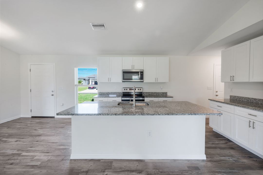 1317 NE 9th Ave, Cape Coral, FL 33909
