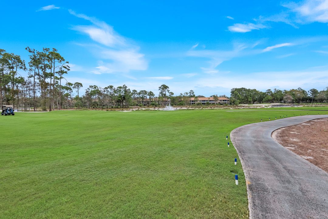 8231 Parkstone Pl #301, Naples, FL 34120