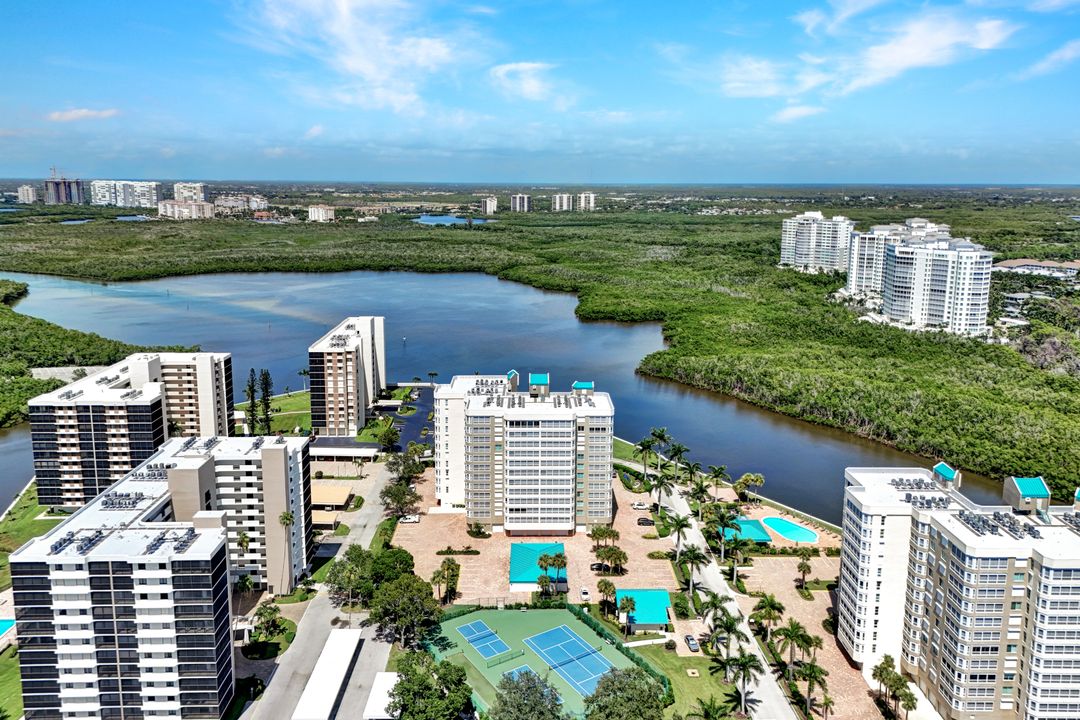 21 Bluebill Ave #1001, Naples, FL 34108