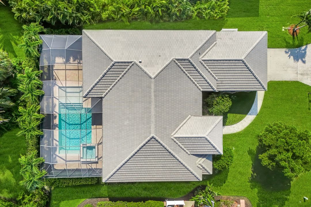 8748 S Lake Cir, Fort Myers, FL 33908