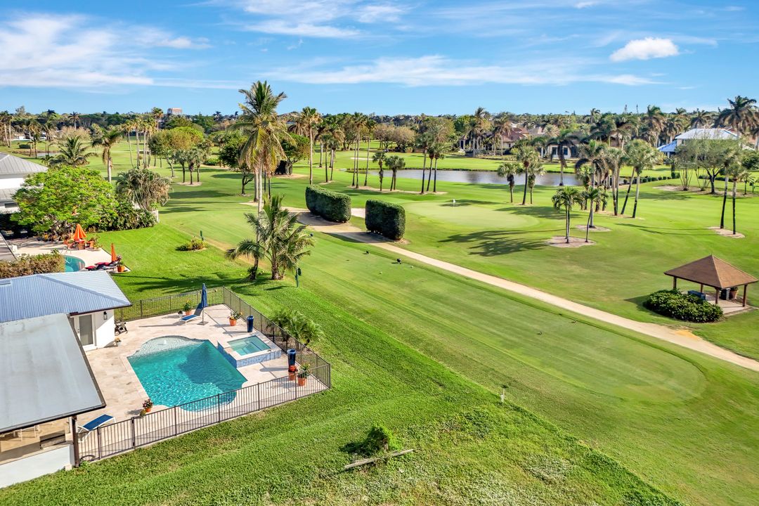 590 Harbour Dr, Naples, FL 34103