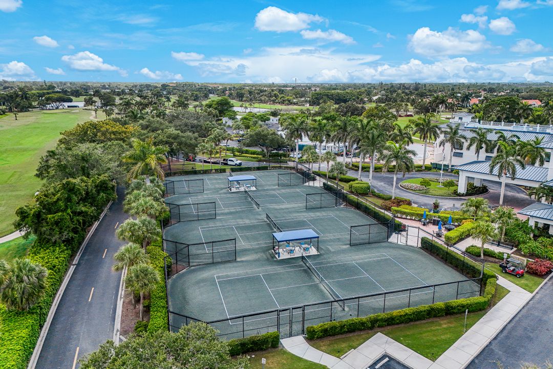 4700 Yacht Harbor Dr #611, Naples, FL 34112