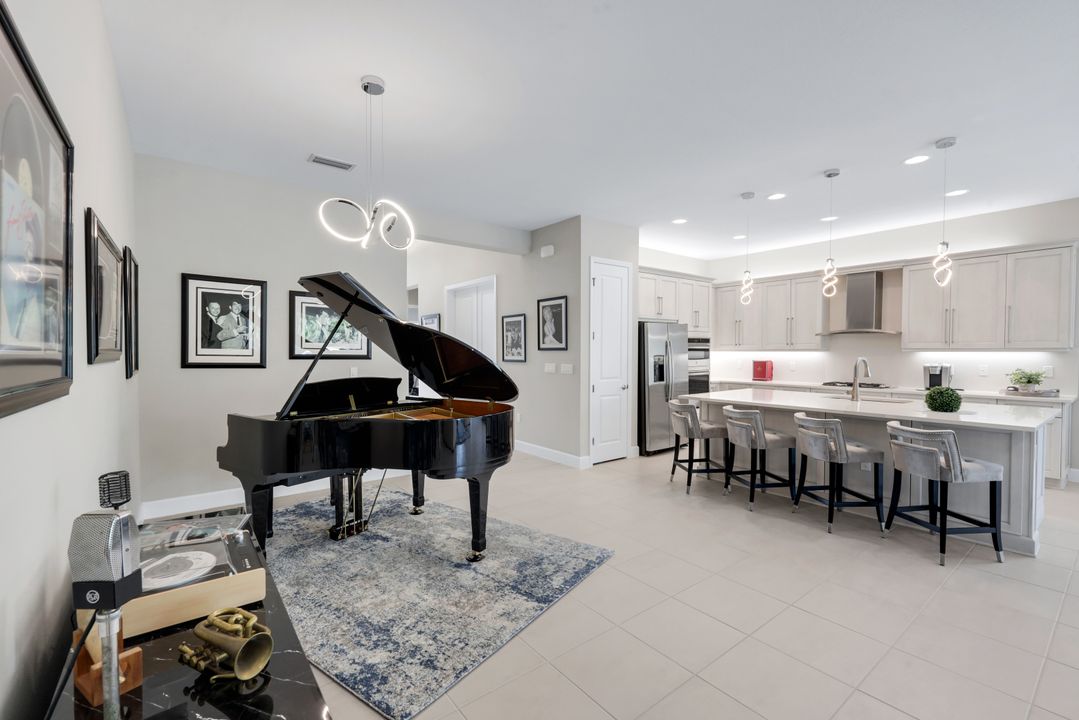 11855 Gardenia Ave, Naples, FL 34120