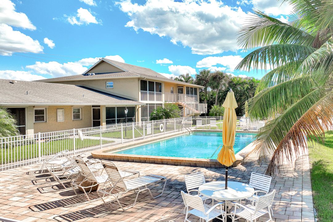 2000 Alamanda Dr #104, Naples, FL 34102