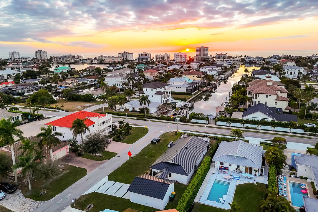 10002 Vanderbilt Dr, Naples, FL 34108