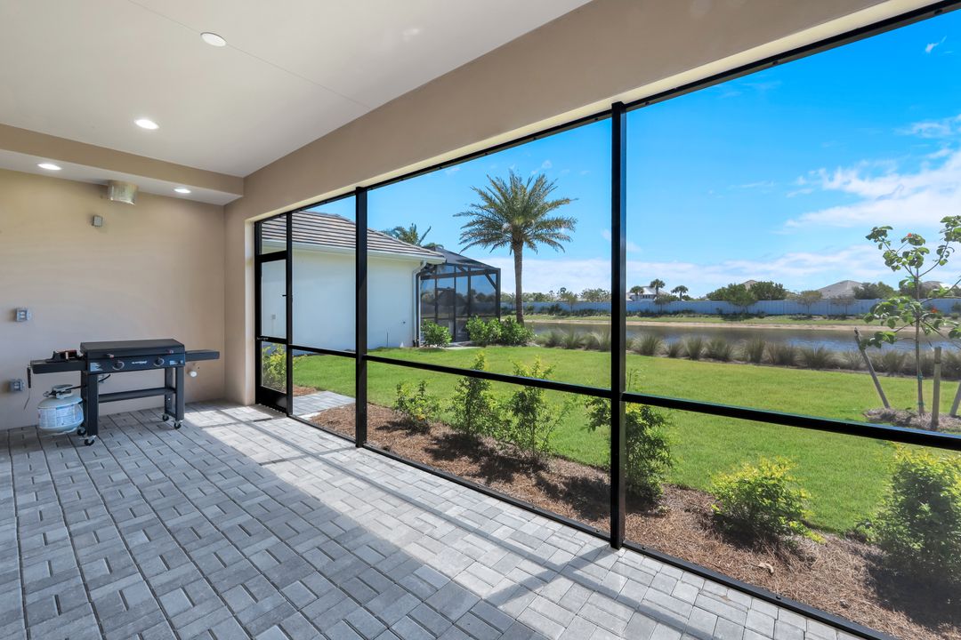 8850 Calypso Ct, Naples, FL 34112