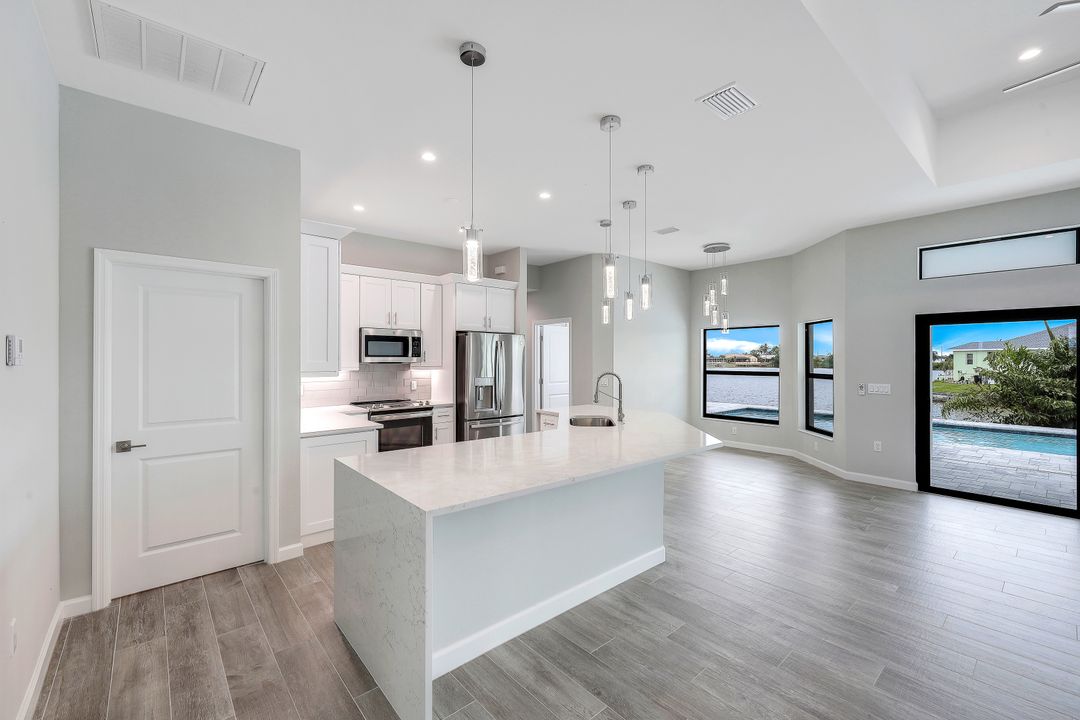 230 NE 18th St, Cape Coral, FL 33909