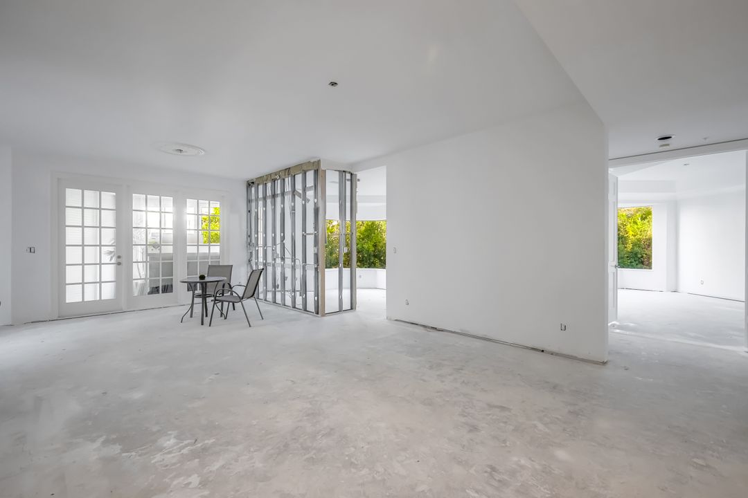141 Colonade Cir  #141, Naples, FL 34103