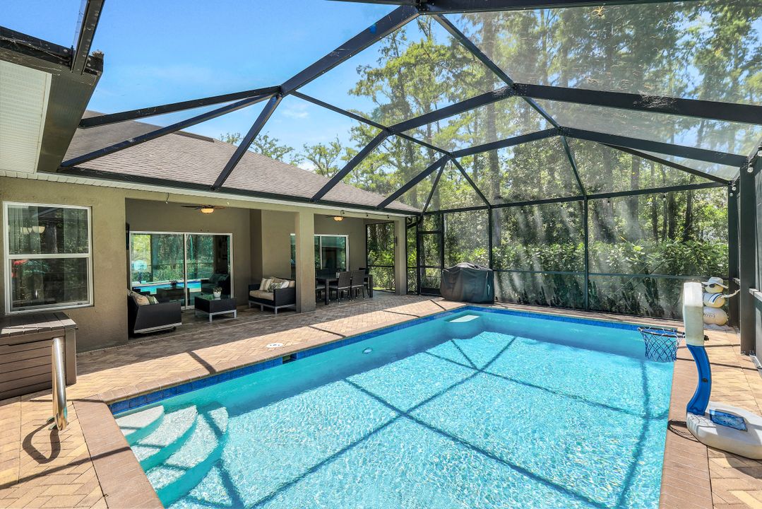 575 12th Ave NW, Naples, FL 34120