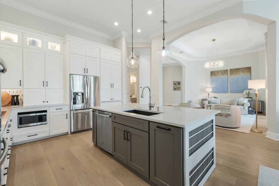 7395 Monteverde Way, Naples, FL 34119