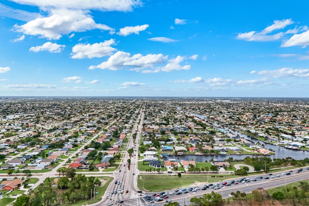 2419 Country Club Blvd, Cape Coral, FL 33990