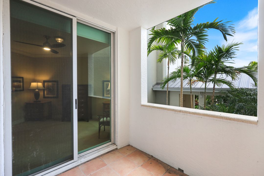 295 Grande Way #104, Naples, FL 34110