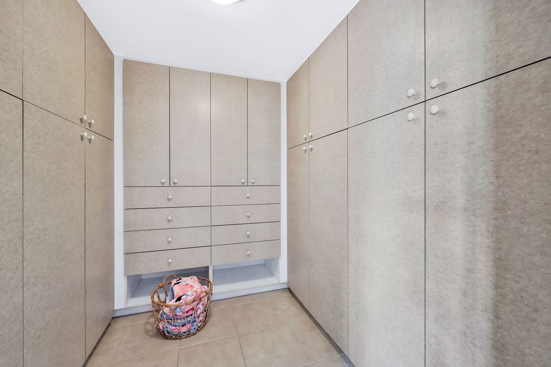 625 95th Ave N, Naples, FL 34108