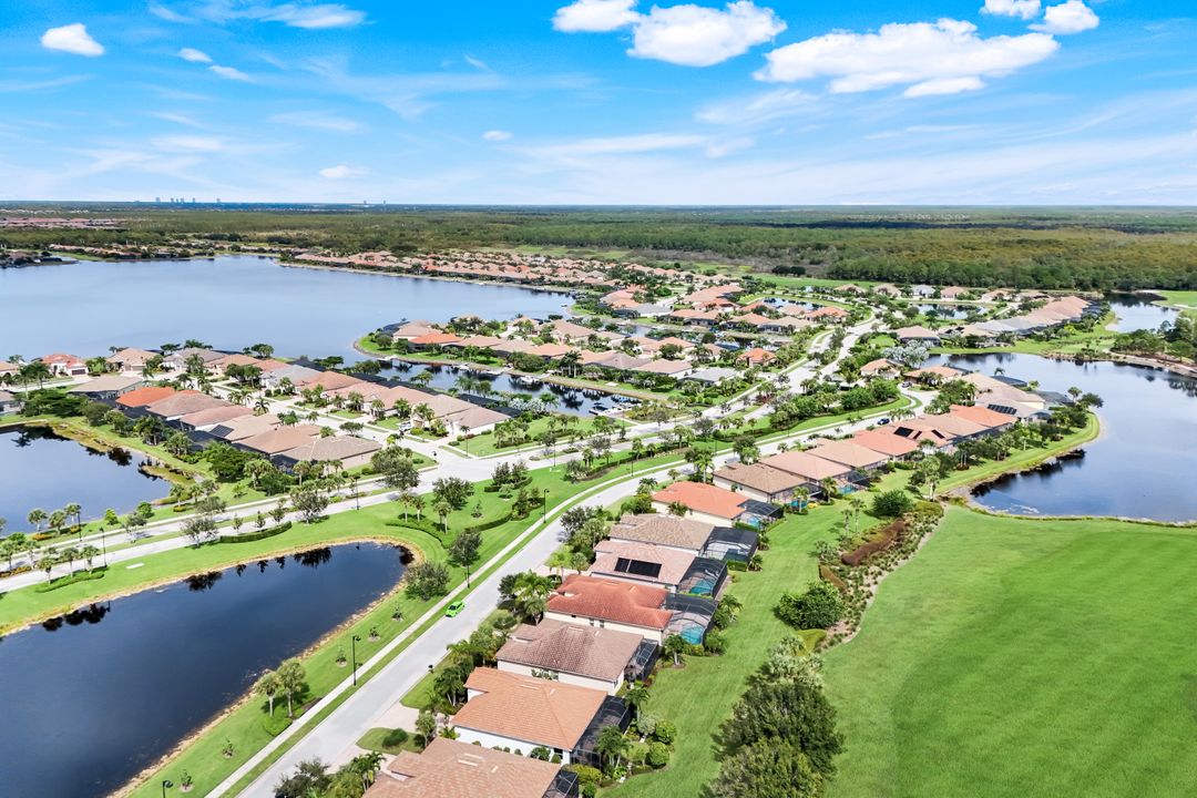 9090 Limestone Ln, Naples, FL 34120