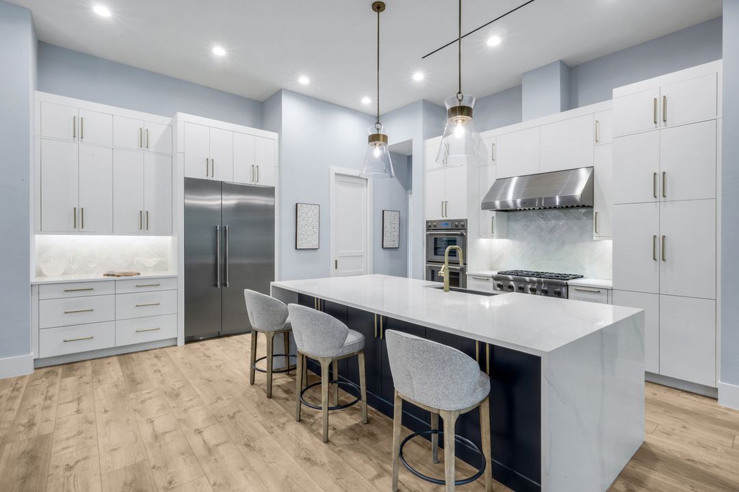 933 11th St SW, Naples, FL 34117