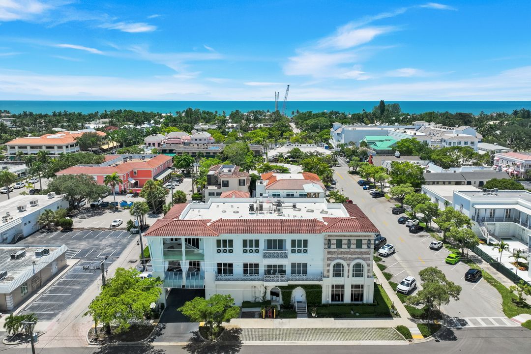 382 12th Ave S, Naples, FL 34102