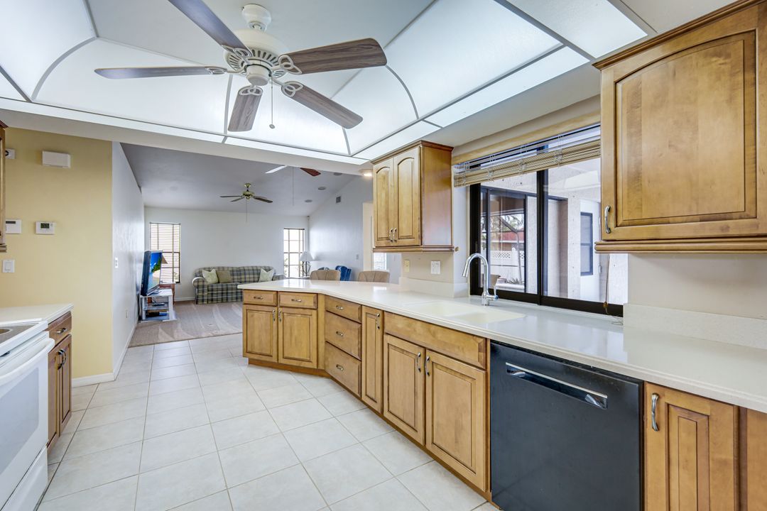 1002 SE 5th St, Cape Coral, FL 33990