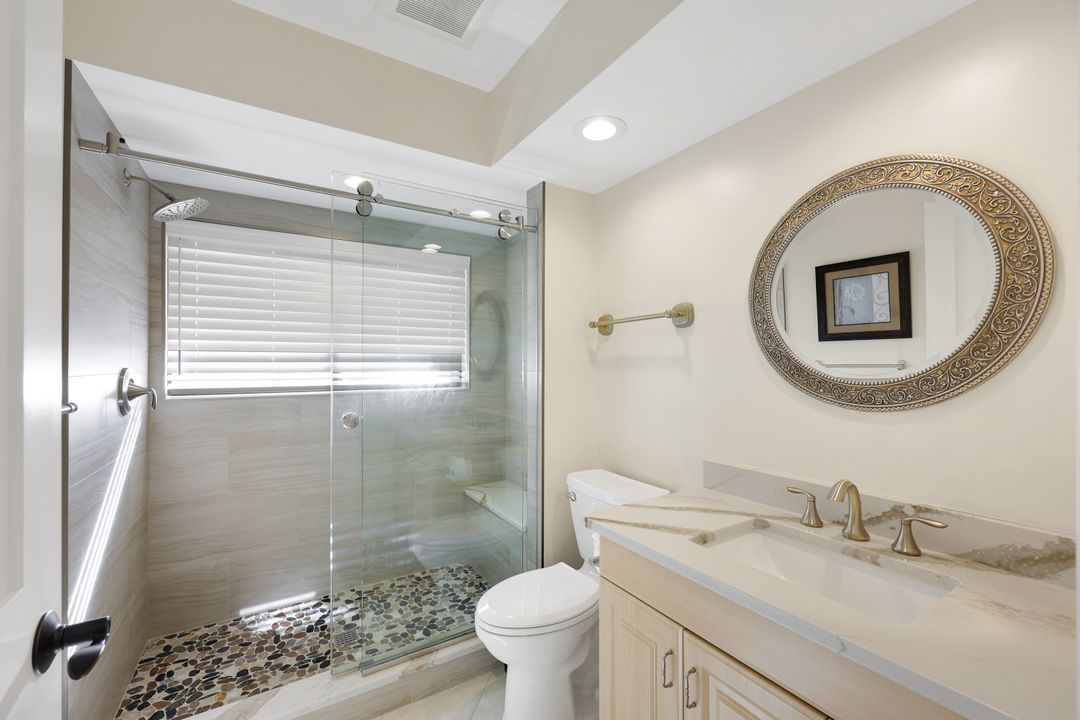 529 Bay Villas Ln, Naples, FL 34108