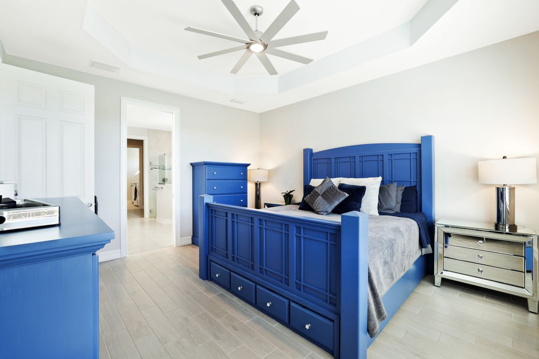 18680 Ensenada Dr, Naples, FL 34114