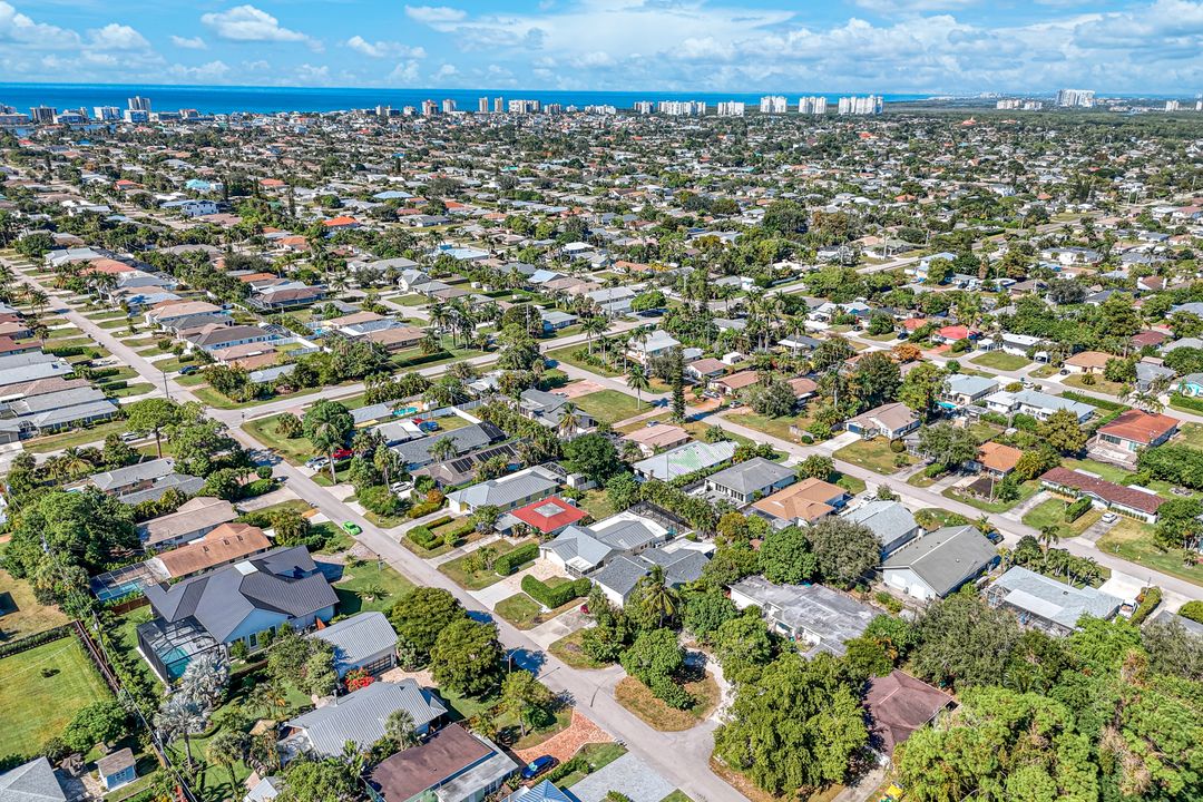 825 93rd Ave N, Naples, FL 34108