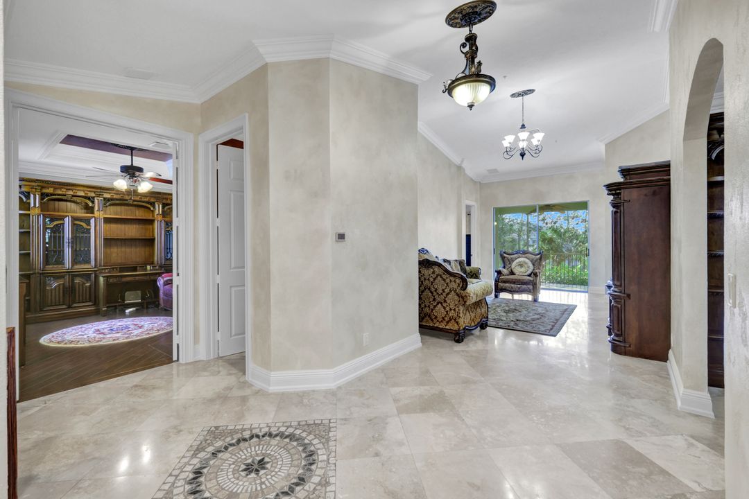 1345 Mariposa Cir #204, Naples, FL 34105