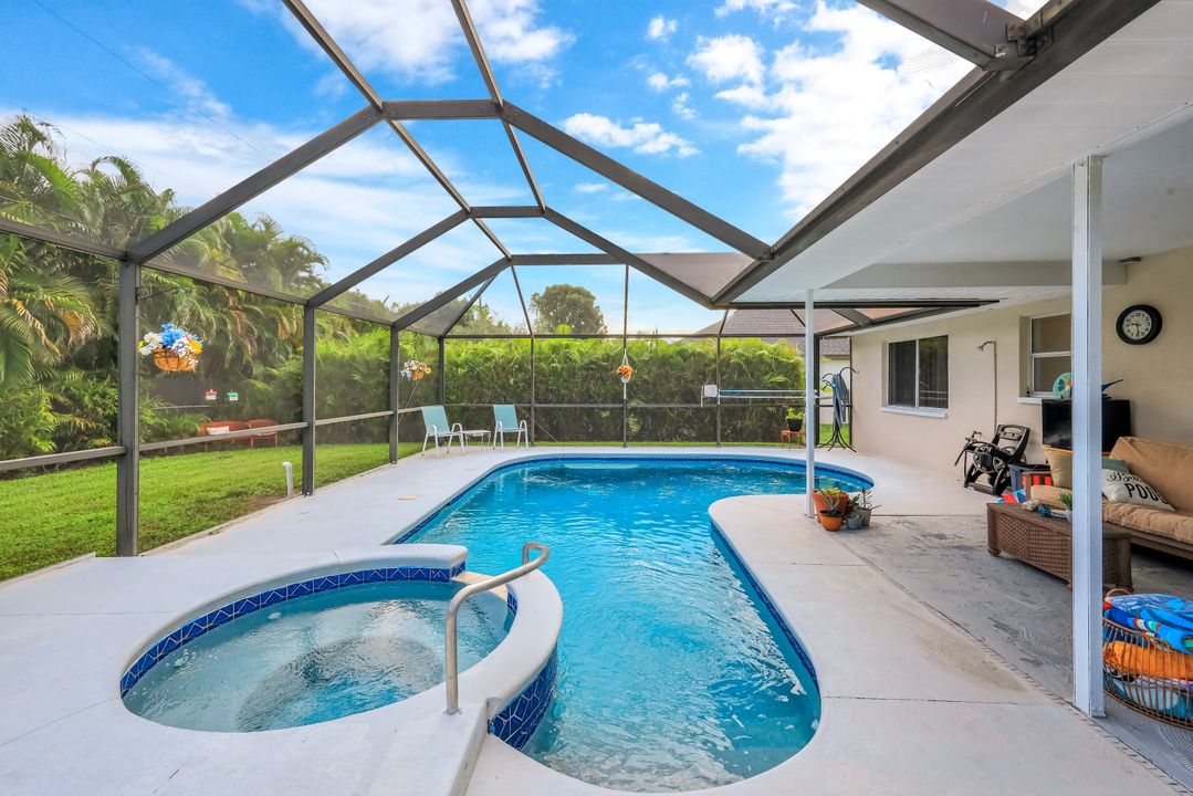 231 Trafalgar Pkwy, Cape Coral, FL 33991