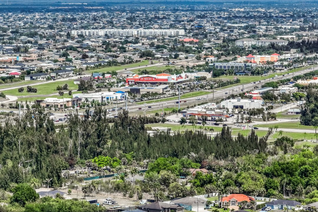 2118 SW 12th Terrace, Cape Coral, FL 33991