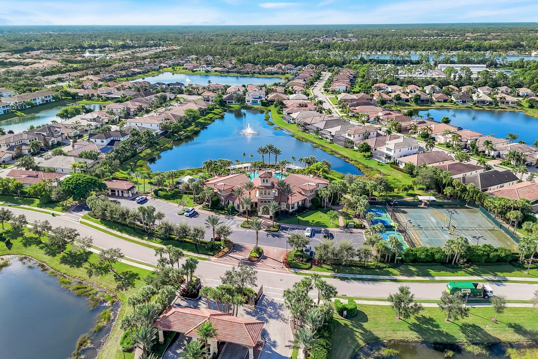 9445 Glenforest Dr, Naples, FL 34120