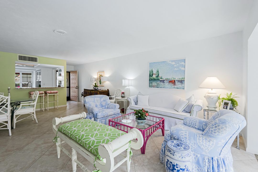 511 Serendipity Dr #511, Naples, FL 34108