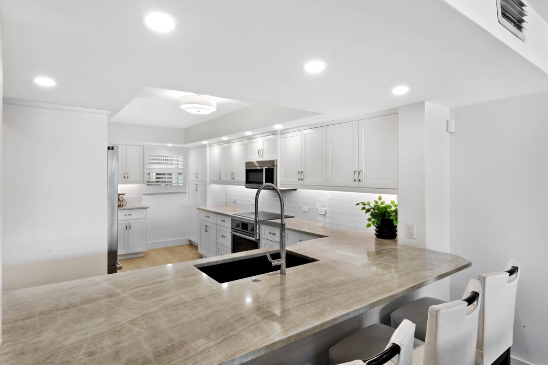 800 River Point Dr #212, Naples, FL 34102