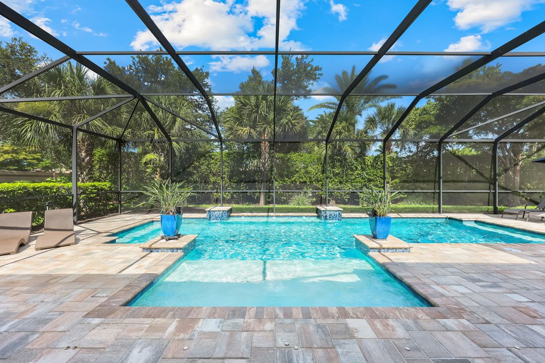 16273 Camden Lakes Cir, Naples, FL 34110