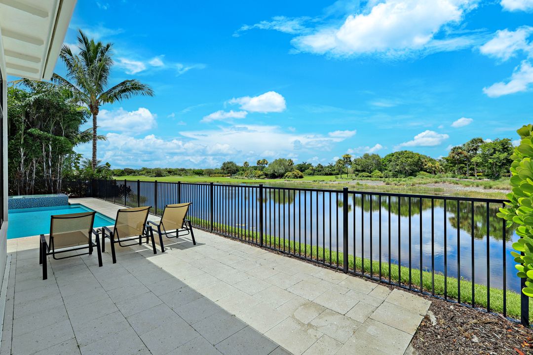 9937 Montiano Dr, Naples, FL 34113