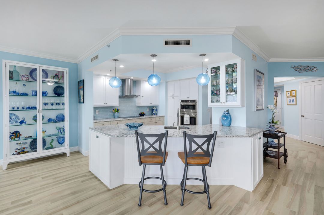 1060 Borghese Ln #1404, Naples, FL 34114